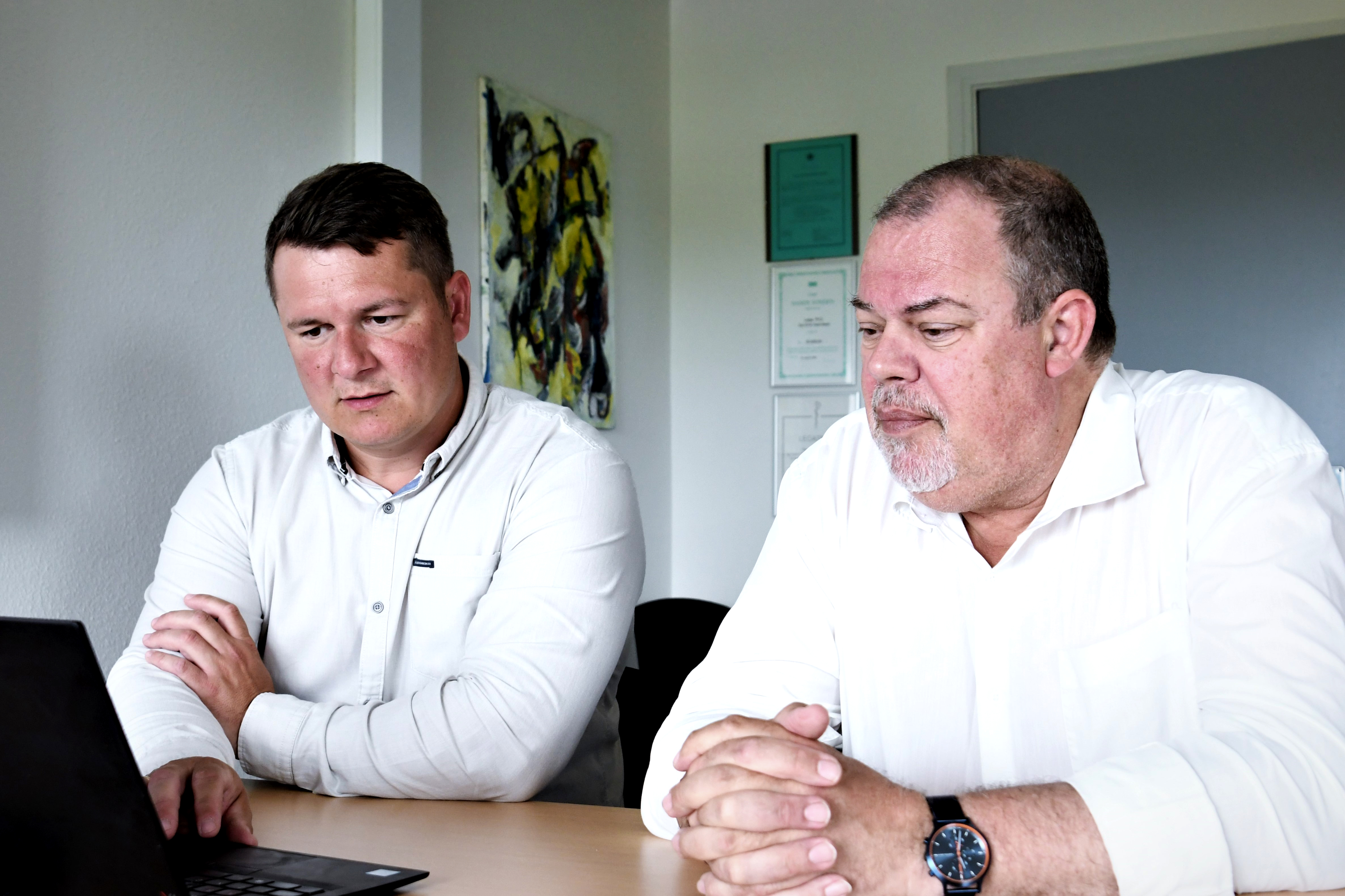 Det er ikke tilfældigt, hvem der ender med en benamputation, viser nyt registerstue fra SDCO. Her er det forsker  Martin Gillies Rasmussen (tv.) sammen med seniorforfatter og centerdirektør  Jan Erik Henriksen. Foto:  Jakob Haugaard Christiansen