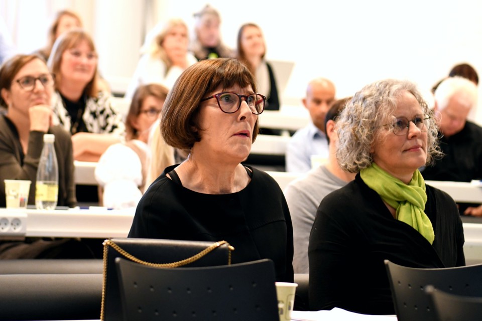 Fidelma Dunne, til venstre, sammen med programleder Dorte Møller Jensen, SDCO.