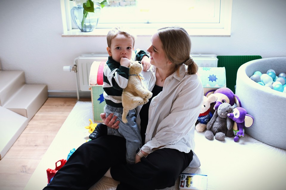 Katrine Buur Krupa med sin søn Jeppe. Katrine er med i det nationale diabetesfødselsregister, hvor hun håber at kunne gøre en forskel for fremtidens gravide med type 1-diabetes.  Foto: Vibeke Toft-Nielsen