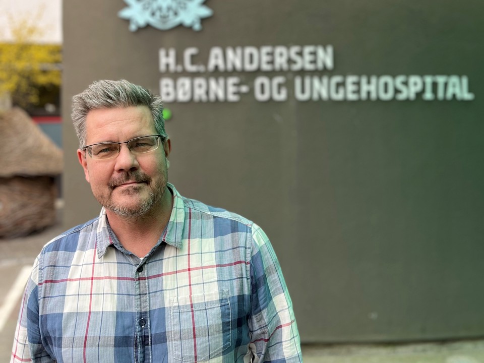 Undersøgelsens resultater vækker stor glæde hos overlæge på H.C. Andersen Børne- og Ungehospital, OUH, Anders Jørgen Schou, som er stolt af den indsats, der bliver ydet på børne- og ungeafdelingerne i hele regionen. Foto: Vibeke Toft-Nielsen