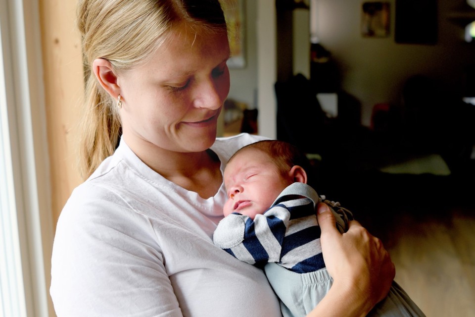 Katrine Schultz Overgaard har type 1-diabetes og fødte i sommer sit andet barn, Theodor. Hun har takket være sin egen indsats og den gode svangreomsorg fra sygehuset haft et rigtig godt forløb. Foto: Vibeke Toft-Nielsen